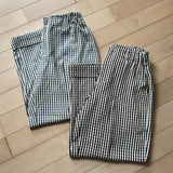 Front tuck loose check pants