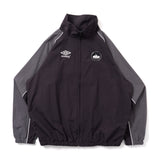 9090 × UMBRO CITY LOGO NYLON JACKET