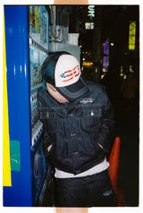 セクシーなロゴデニムジャケット