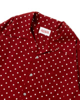 オープンカラーのドットシャツ