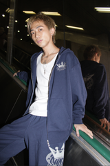 國王徽標拉鍊連帽衫