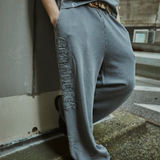 定規の粉とスウェットパンツ