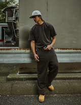 定規の粉とスウェットパンツ