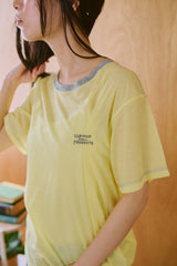 窓にぼんやり映る文字 "common gull products.