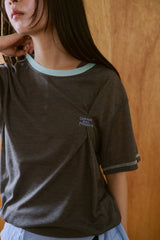 窓にぼんやり映る文字 "common gull products.