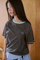 窓にぼんやり映る文字 "common gull products.