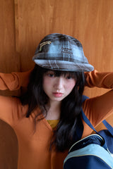 冬蛰黄色卡车的隐居CAP
