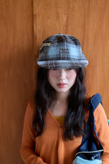 冬蛰黄色卡车的隐居CAP