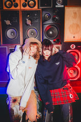 Youngersong X Tamagotchi通用徽標連帽衫