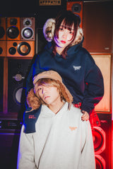 Youngersong X Tamagotchi通用徽標連帽衫