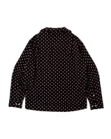 オープンカラーのドットシャツ