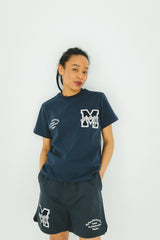 M College Logo Wappen Tee