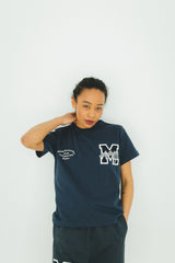 M College Logo Wappen Tee