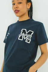 M College Logo Wappen Tee