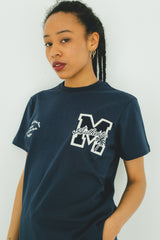 M College Logo Wappen Tee