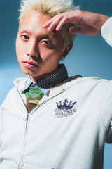 國王徽標樁縫線拉鍊連帽衫