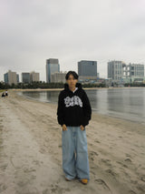 키라 로고 지퍼 까마귀