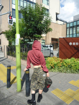 國王徽標樁縫製的拉鍊連帽衫(裁剪)