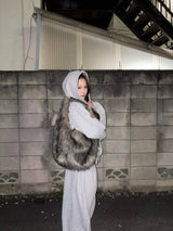 volume far shoulder bag