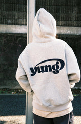 젊은 로고 까마귀