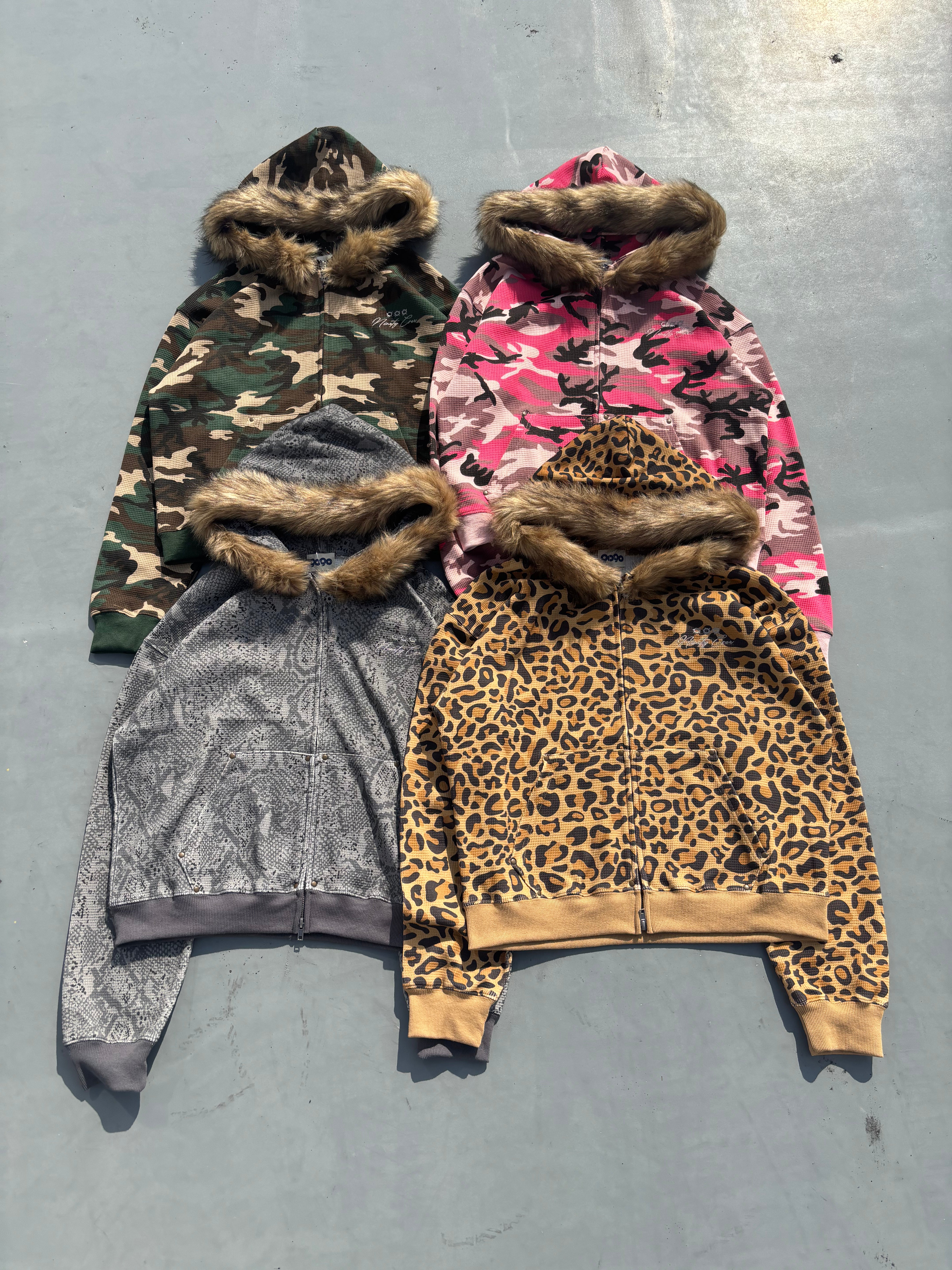 ボリュームパーカー　　アイボリー ラックス オーバーサイズ パーカー / LUX OVERSIZED HOODIE