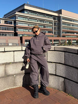 檢查背面標誌運動褲