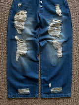 고민하는 넓은 데님 바지