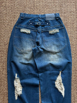 고민하는 넓은 데님 바지