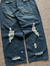 고민하는 넓은 데님 바지