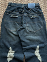 고민하는 넓은 데님 바지