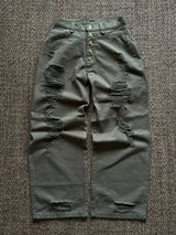 고민하는 넓은 데님 바지