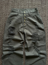 고민하는 넓은 데님 바지