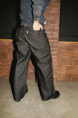 揮舞經典牛仔褲