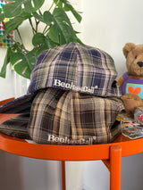 B logo Wappen Check Cap