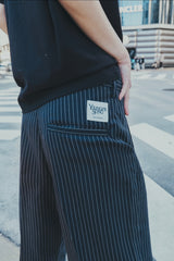 條紋寬鬆的褲子