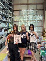 Front universal logo ss tee