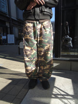 Heisei 로고가 꼬인 땀 바지