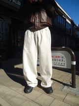 Heisei 로고가 꼬인 땀 바지