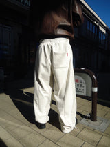 Heisei 로고가 꼬인 땀 바지