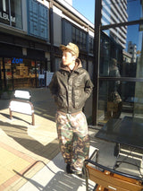 Heisei 로고가 꼬인 땀 바지