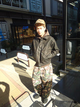 Heisei 로고가 꼬인 땀 바지