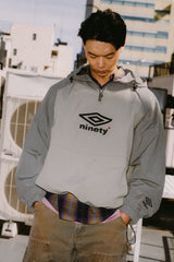 9090 × UMBRO RAGLAN ANORAK