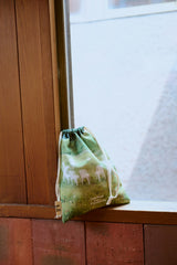 11席ある小人たちへの巾着袋