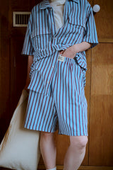 夏の手のひらの上にあるパンツ