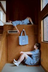 夏の手のひらの上にあるパンツ