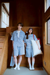 夏の手のひらの上にあるバッグ