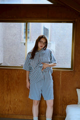 夏の手のひらの上にあるパンツ