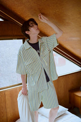 夏の手のひらの上にあるパンツ