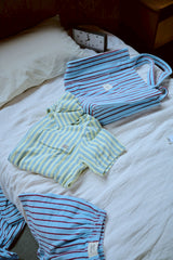 夏の手のひらの上にあるバッグ