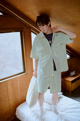 夏の手のひらの上にあるパンツ